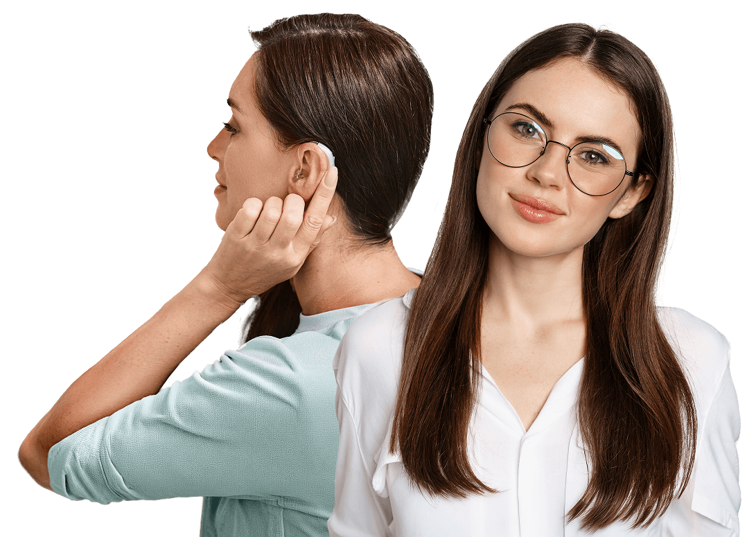 Frau mit Hörgerät und Frau mit Brille.